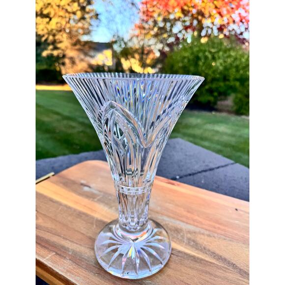Waterford Crystal Romance of Ireland Rock of Cashel 10" Footed Trumpet Vase - Picture 14 of 14